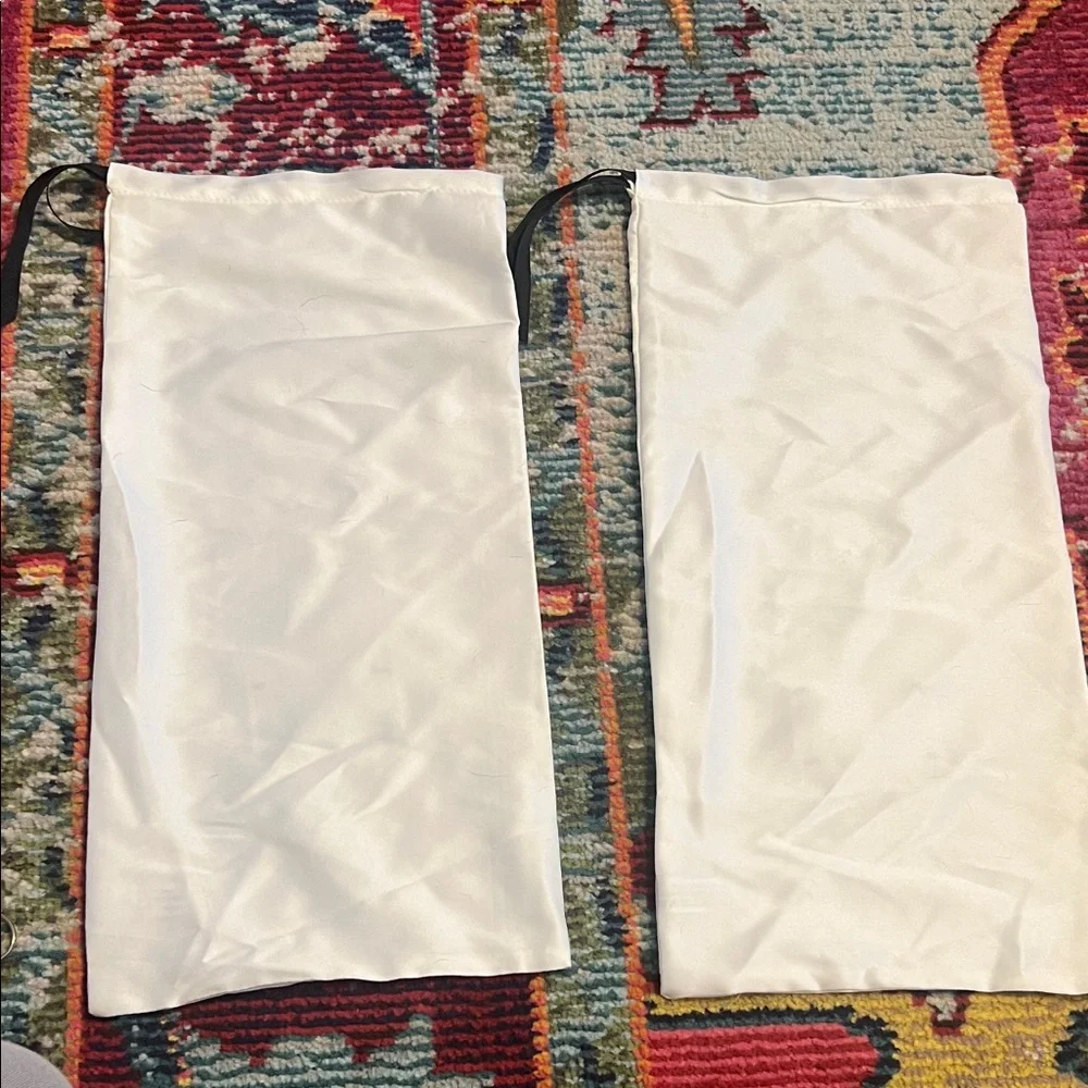 Pair Gucci White silk Dust Bags